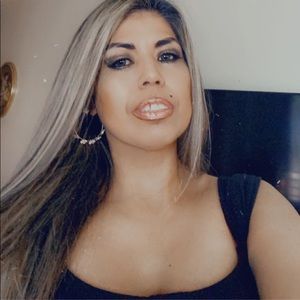 Meet your Posher, Claudia